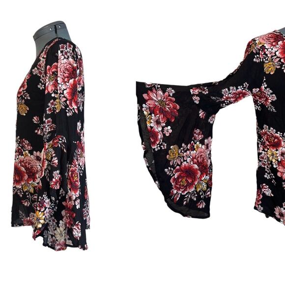 NWT Gypsies & Moondust Gigi Printed Keyhole Top Bell Sleeves Women's Size small - Picture 13 of 16